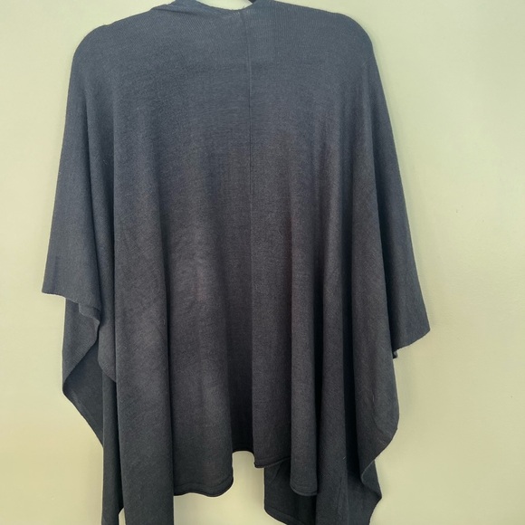 🧡🧡🧡Buy 1 get 1 of equal/less price free! Simply Noelle Navy Blue Shawl - Picture 3 of 5